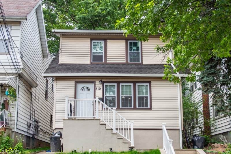 319 Smith St - Photo 1