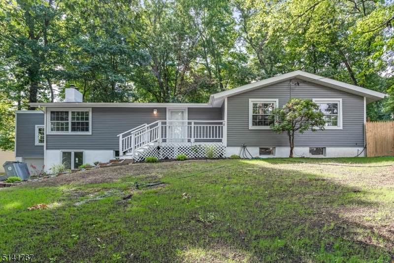 32 White Birch Rd - Photo 1