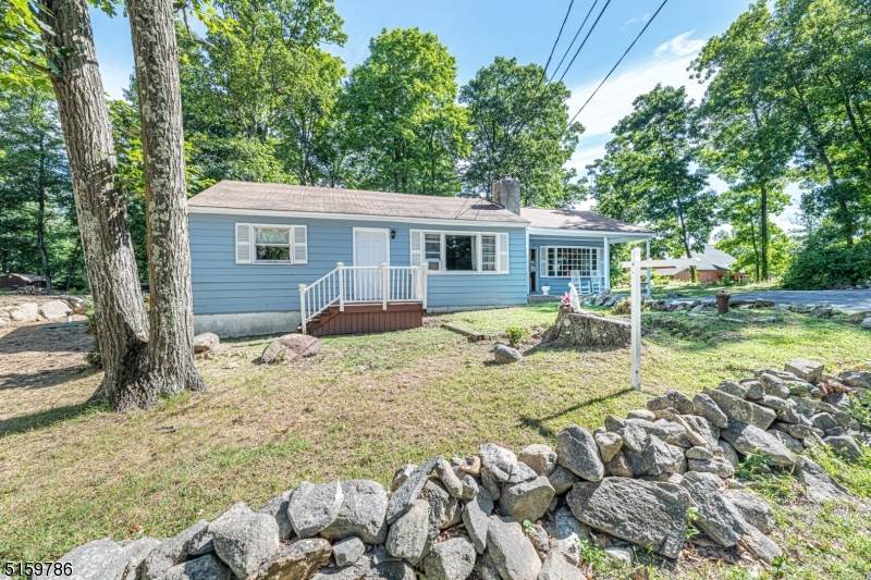 305 Hemlock Dr - Photo 1