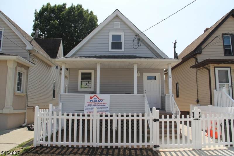 32 Willard St - Photo 1