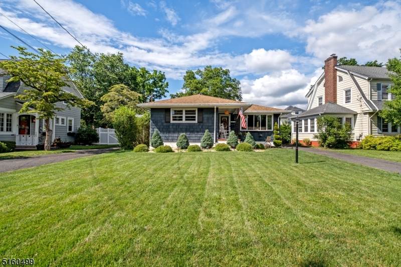 121 W Maple Ave - Photo 1