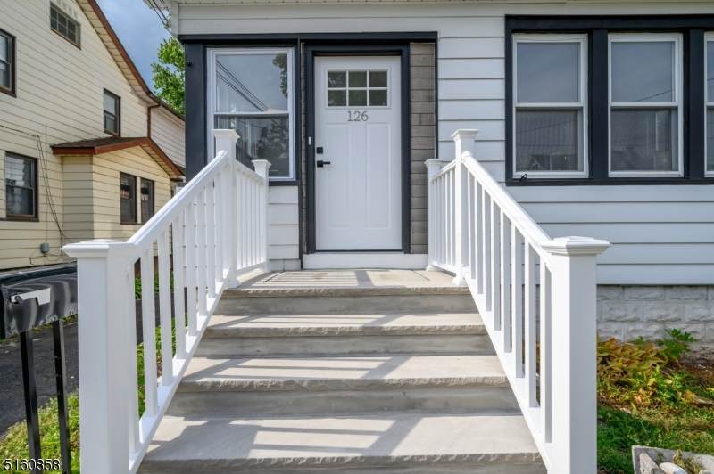 126 Crane St - Photo 1