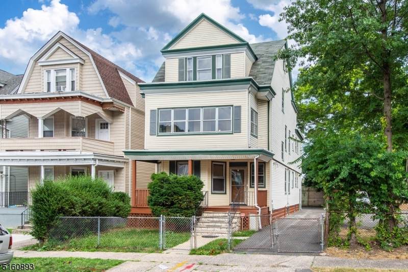 184 Hollywood Ave - Photo 1