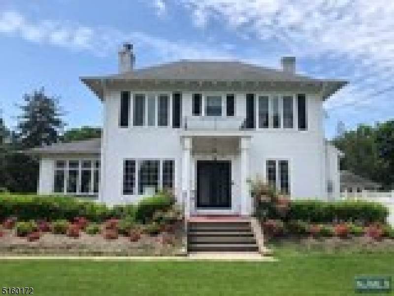 668 Lincoln Ave - Photo 1