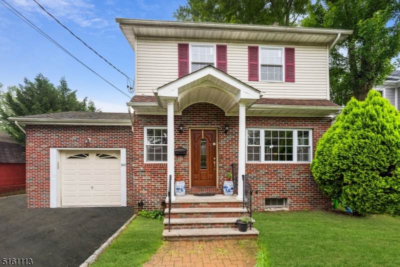 326 Carolina St - Photo 1