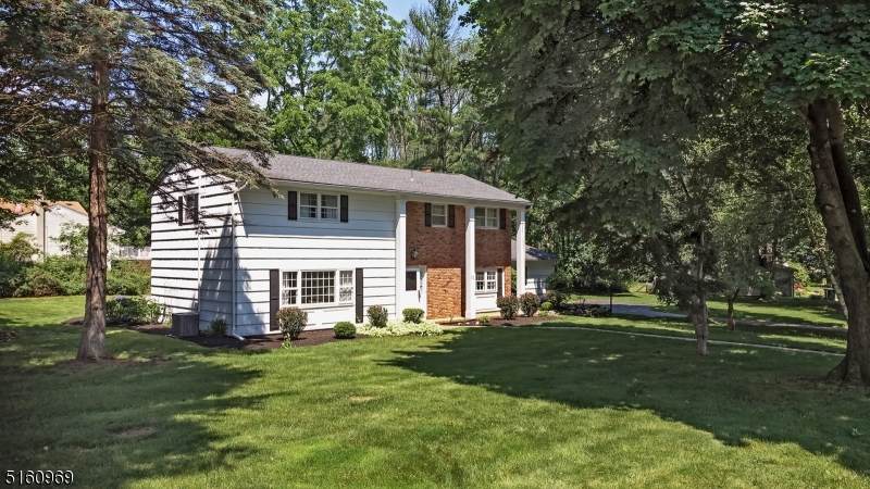 10 Arrowhead Dr - Photo 1