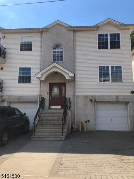 208 Oak St - Photo 1