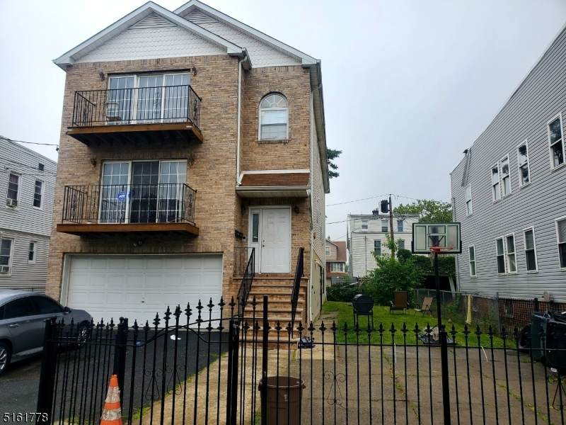 14 Goodwin Ave - Photo 1