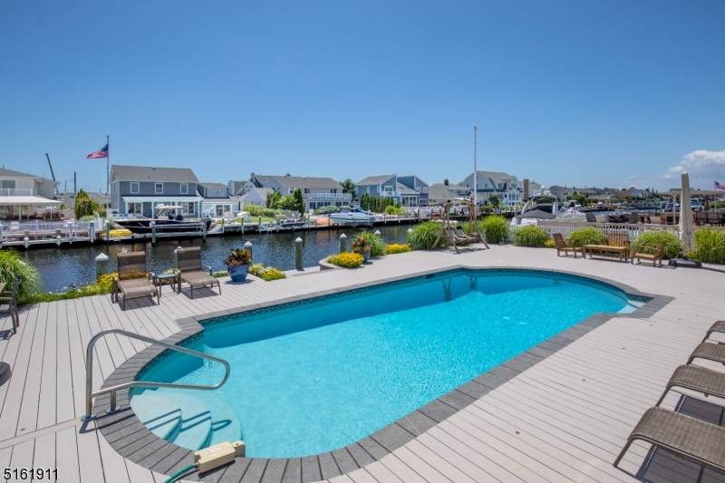214 Curtis Point - Photo 1