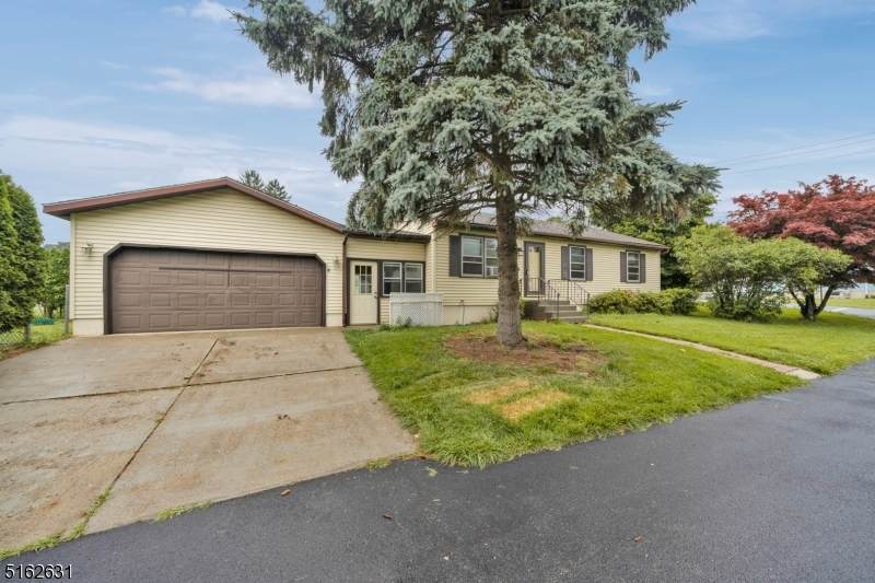 355 Kent St - Photo 1