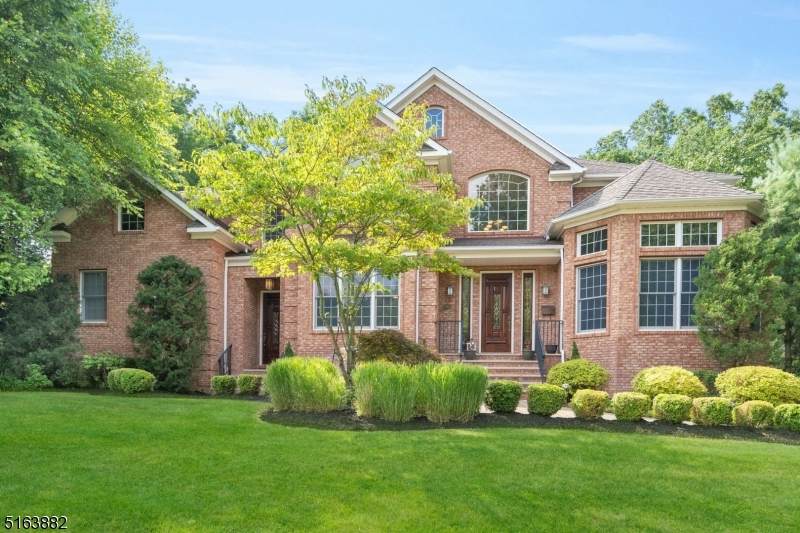 31 Leslie Ave - Photo 1