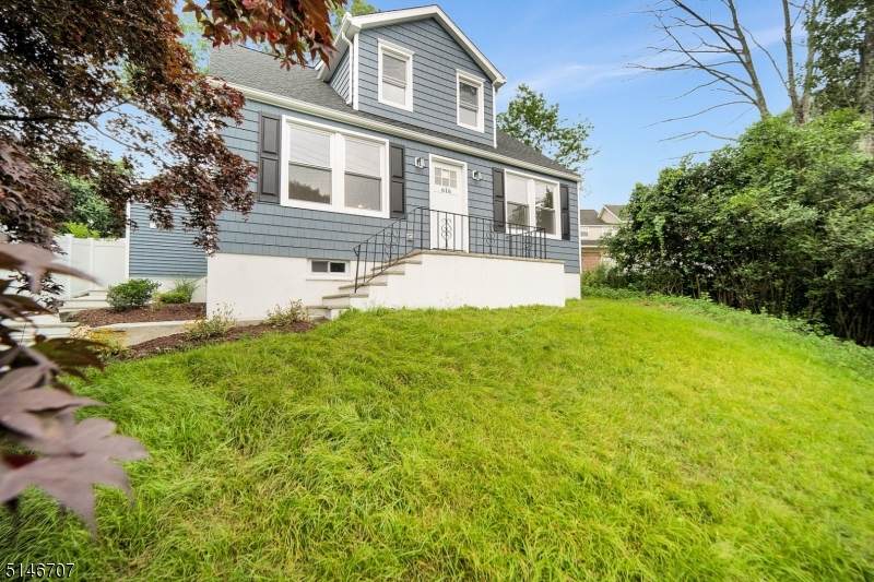 616 Mount Hope Ave - Photo 1