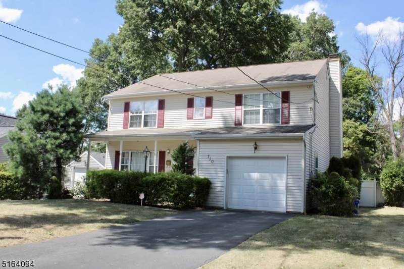 710 Walnut St - Photo 1