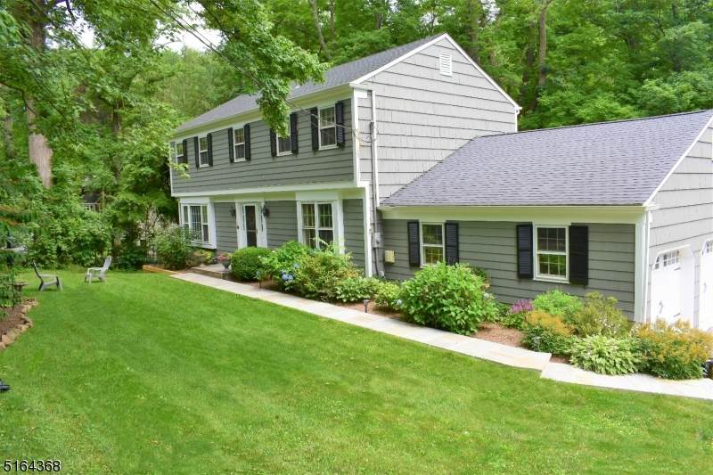 15 Carroll Dr - Photo 1