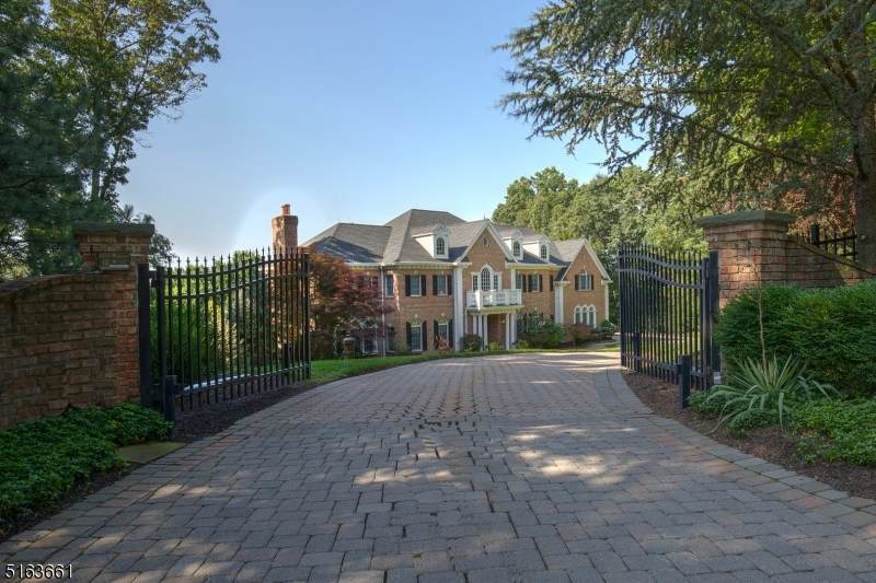 14 Beacon Hill Dr - Photo 1
