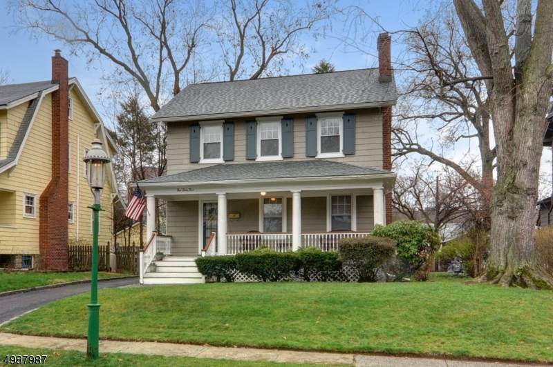 164 College Place - Photo 1