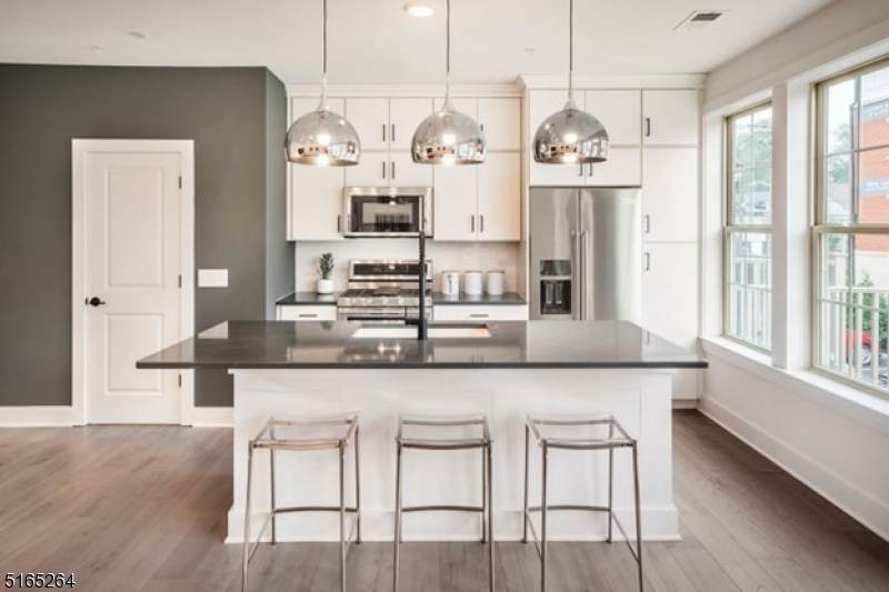 13 S Davenport St - Photo 1