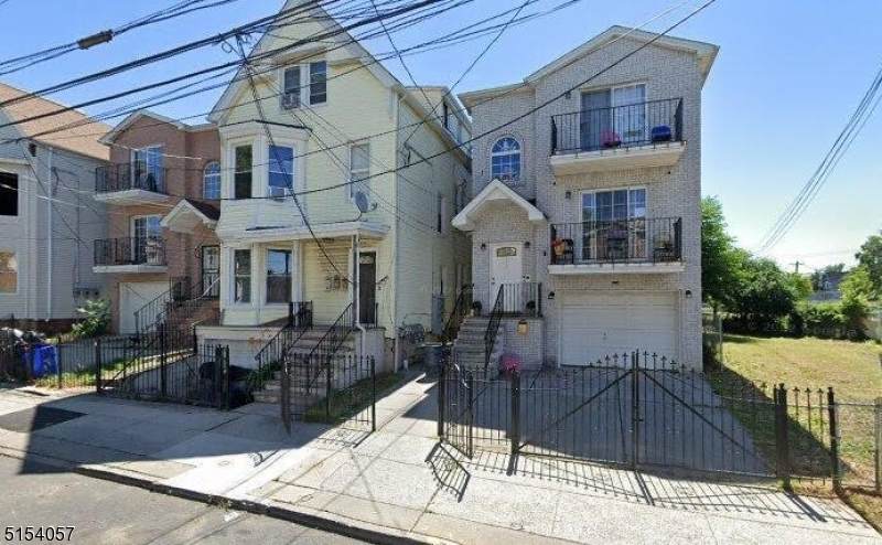 920 Hunterdon St - Photo 1