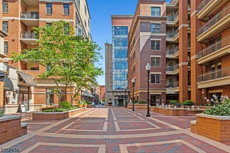 40 West Park Place - Photo 1