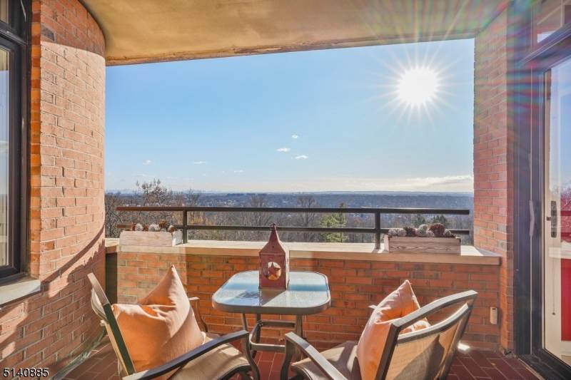 616 S Orange Ave 6K - Photo 1