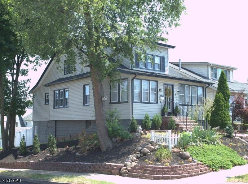 647 Carlyle Pl - Photo 1