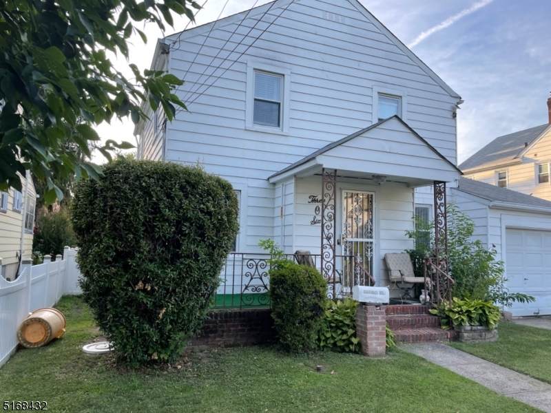 306 Demott Ave - Photo 1