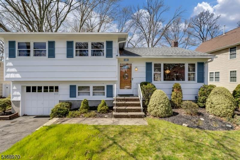 12 Middlebury Ln - Photo 1