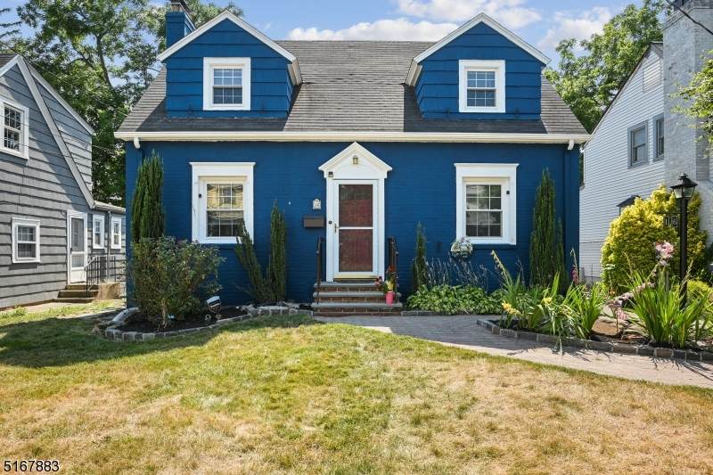 16 Oakdale Ave - Photo 1