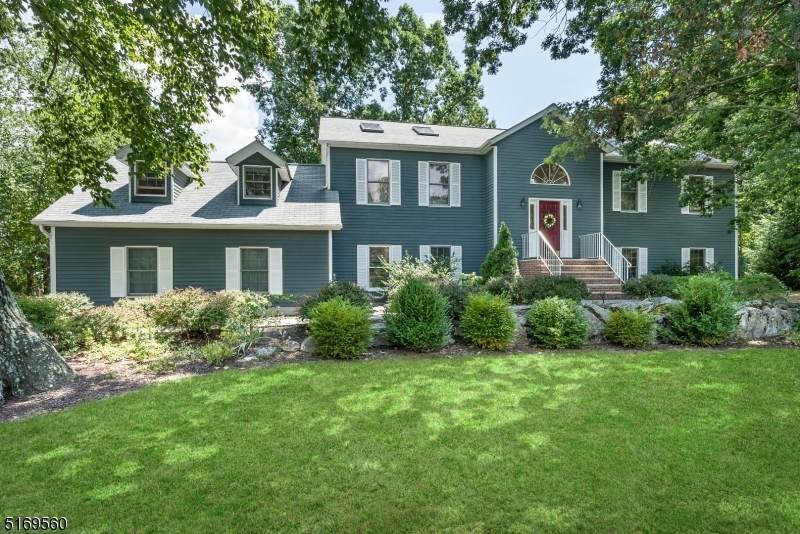 7 Thornwood Dr - Photo 1