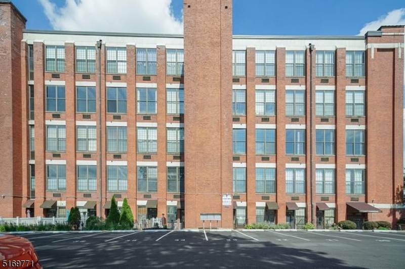 384 Trenton Ave - Photo 1