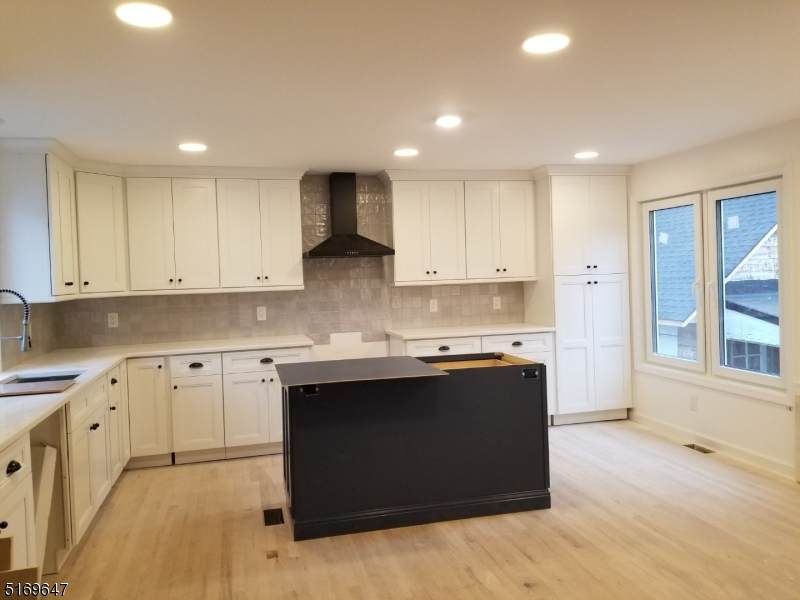 521 S Beverwyck Rd - Photo 1