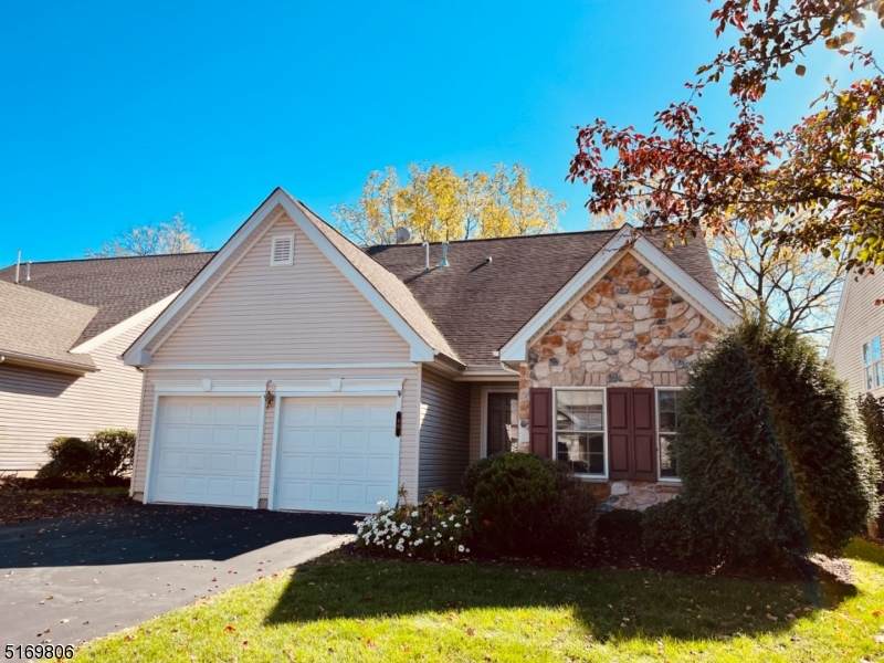 90 Glenmoor Circle - Photo 1