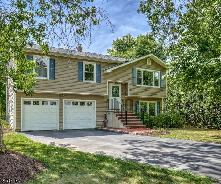 4 Village Ct - Photo 1