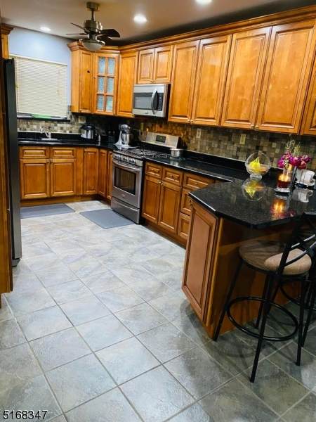 893 Green St - Photo 1