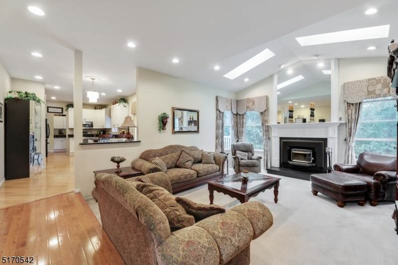 16 Fox Chase Ln - Photo 1
