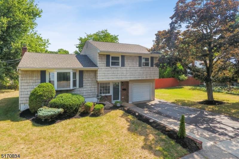 4 Loeb Ct - Photo 1