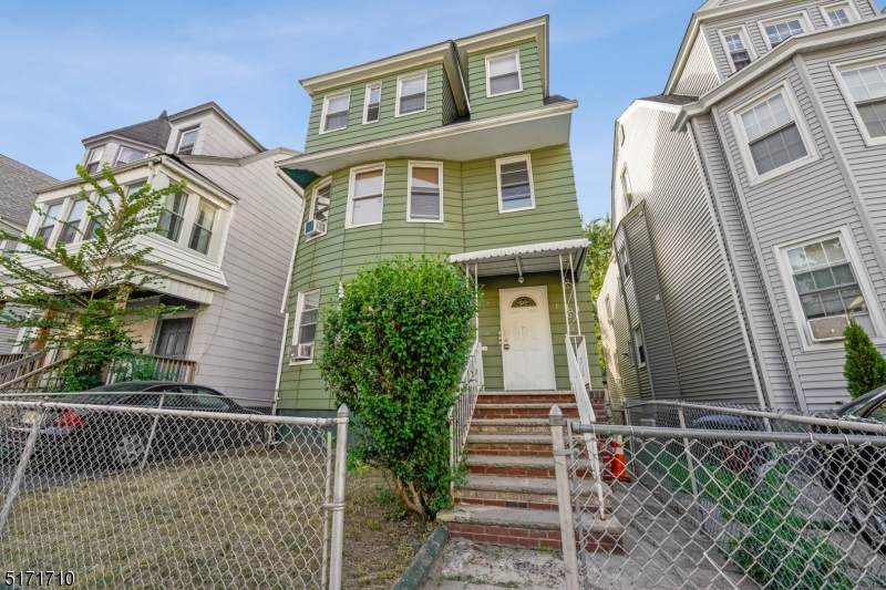 163 N 16Th St - Photo 1
