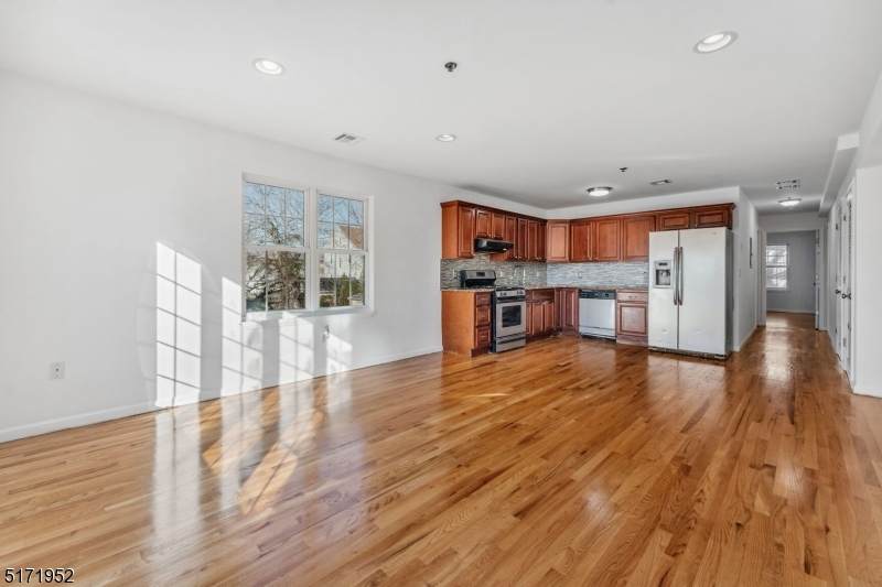 209 S Stiles St - Photo 1
