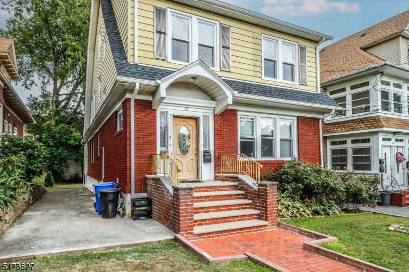 38 Demott Ave - Photo 1