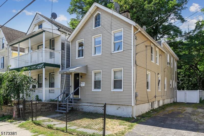 539 Liberty St - Photo 1