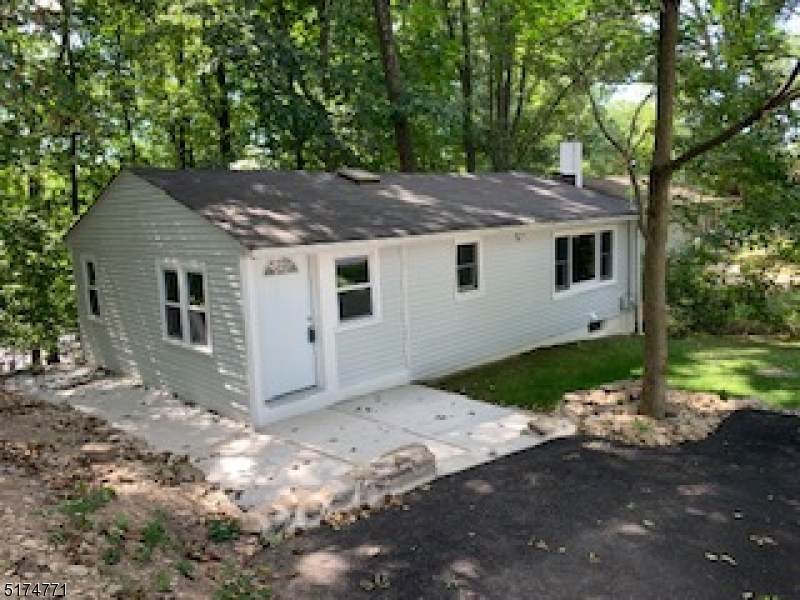 8 Sussex Rd - Photo 1