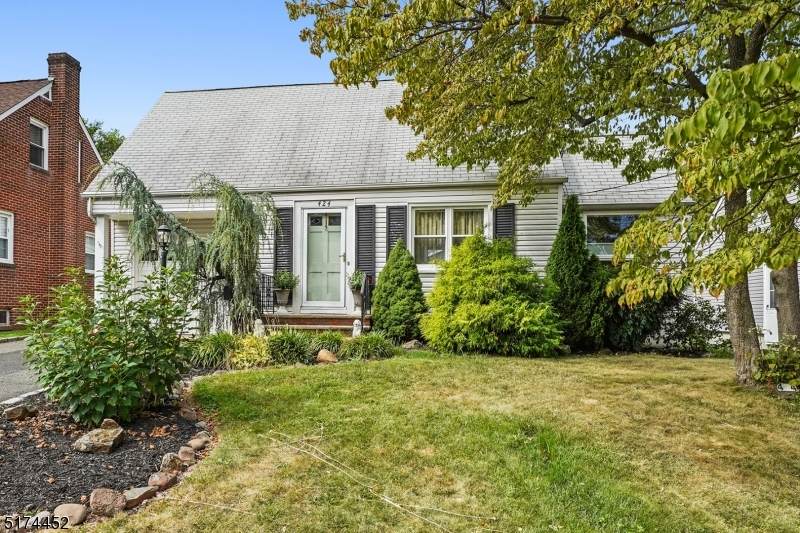 424 Pine Ave - Photo 1