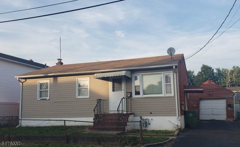 825 Malcolm Pl - Photo 1