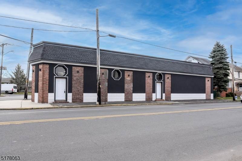 305 Stiles St. - Photo 1