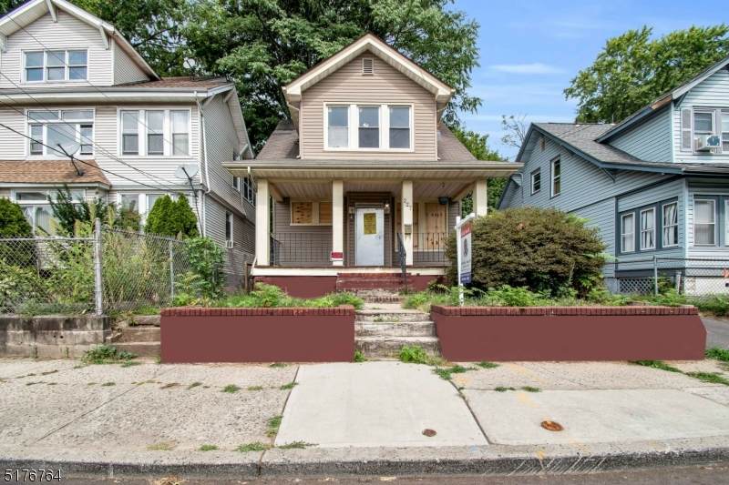 225 Custer - Photo 1