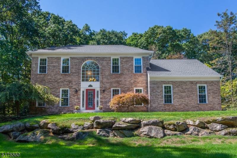 8 Anna Dr - Photo 1