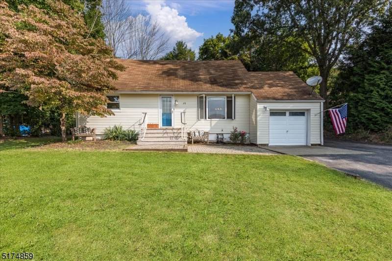 85 Grove St - Photo 1