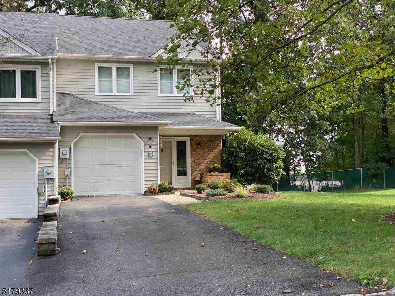 76 Stockton Ct - Photo 1