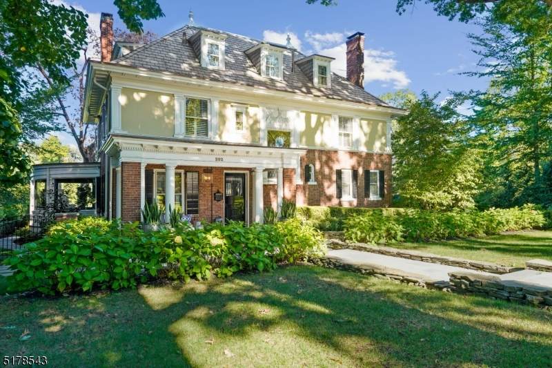 282 Summit Avenue - Photo 1