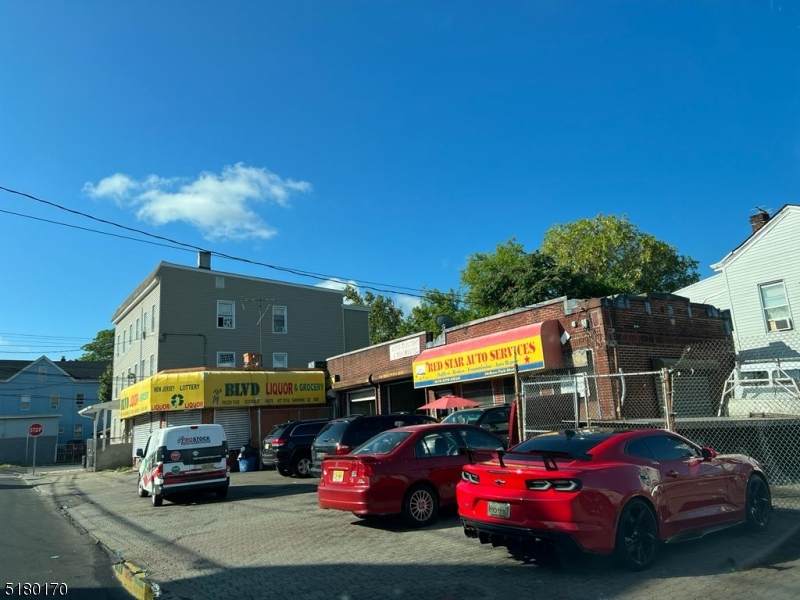 122 Warren St - Photo 1